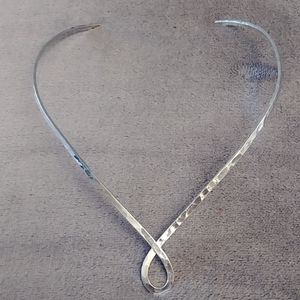 New 925 hammered silver tear drop choker neck band.